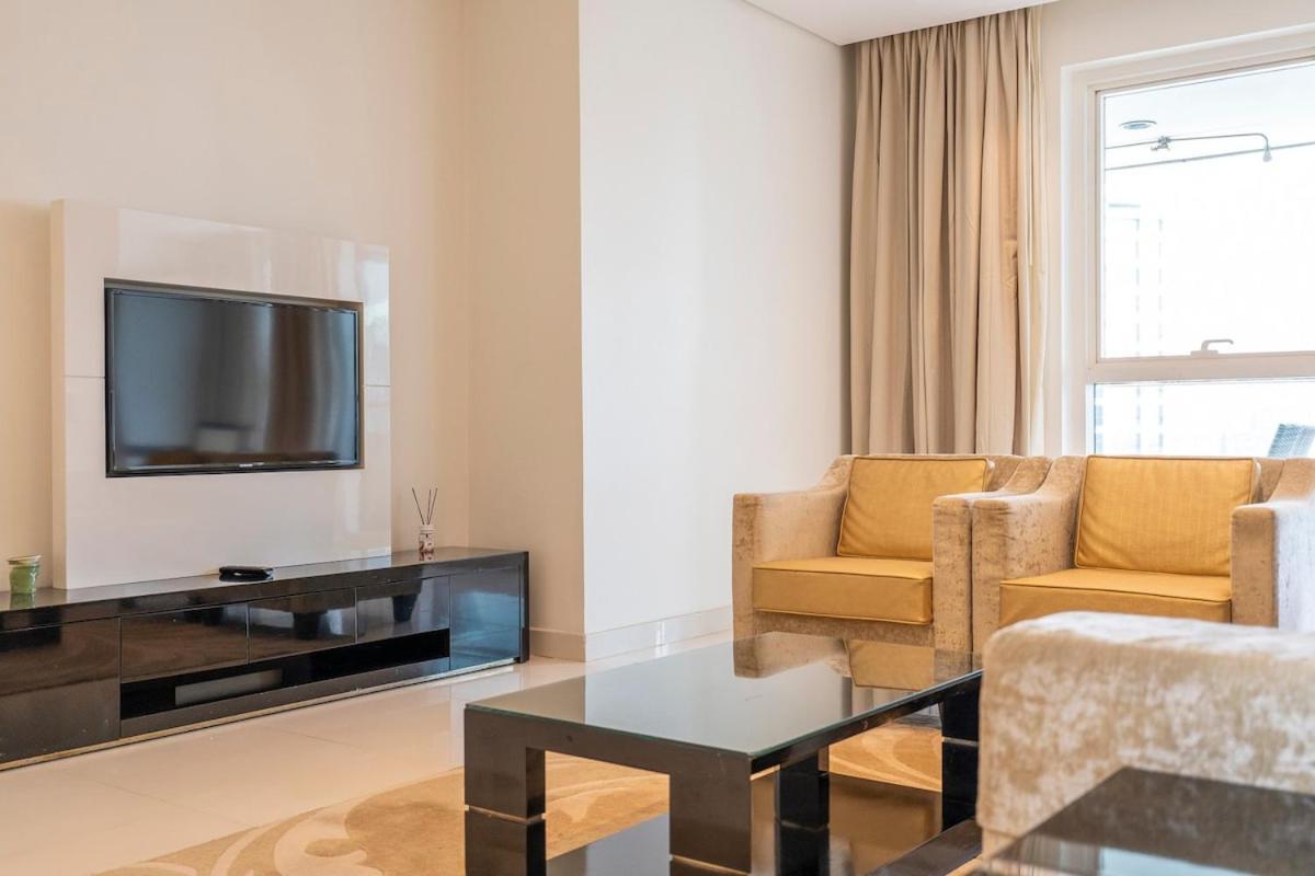 Beautifully Designed 3br With Canal Views In Business Bay