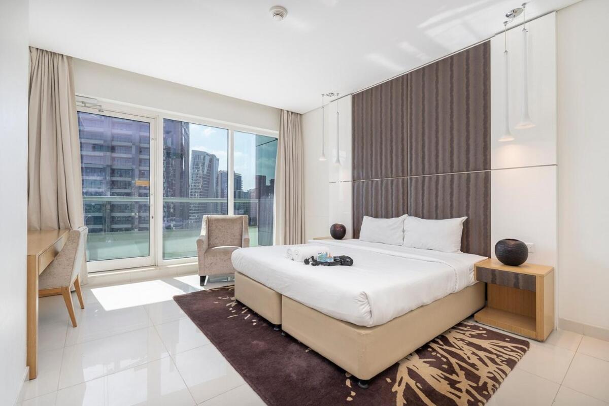 Beautifully Designed 3br With Canal Views In Business Bay
