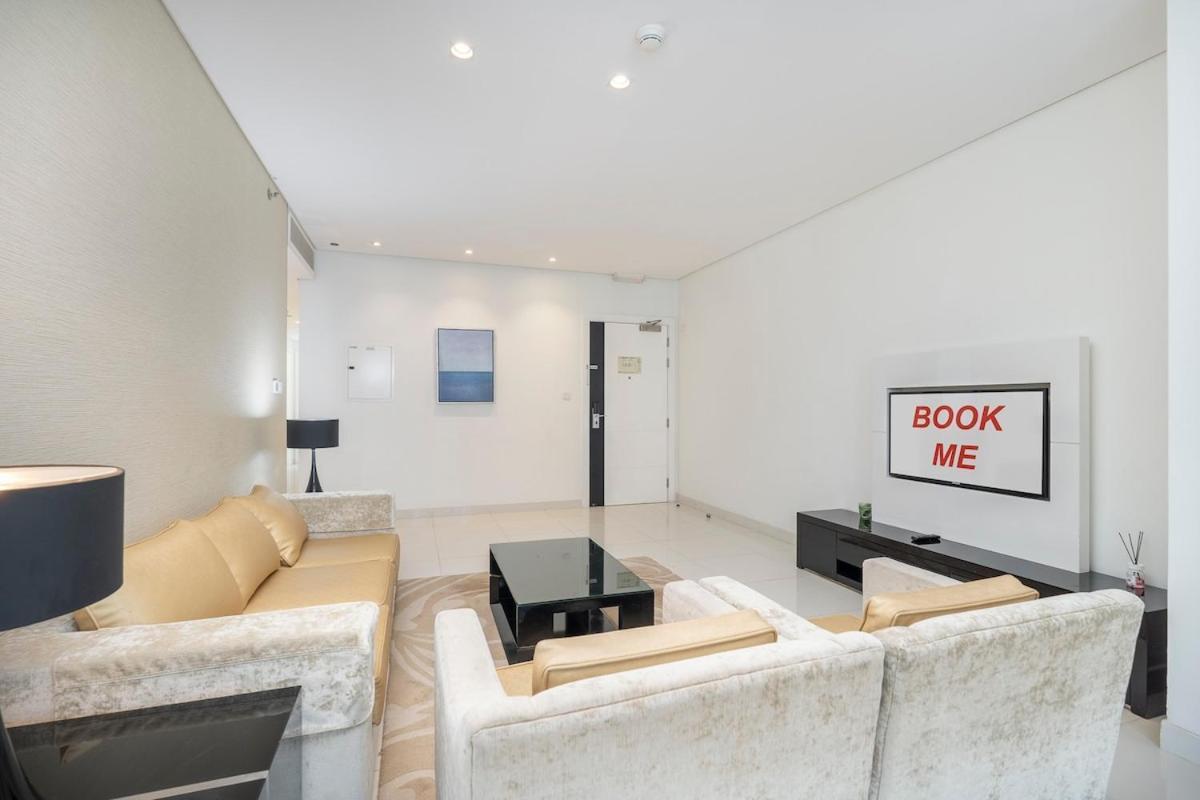 Apartment Beautifully Designed 3br With Canal Views In Business Bay *