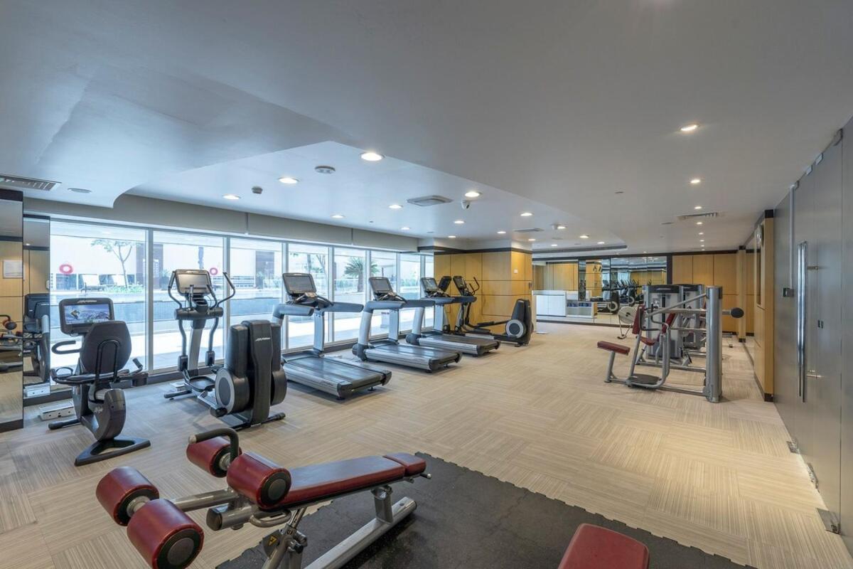 Beautifully Designed 3br With Canal Views In Business Bay *