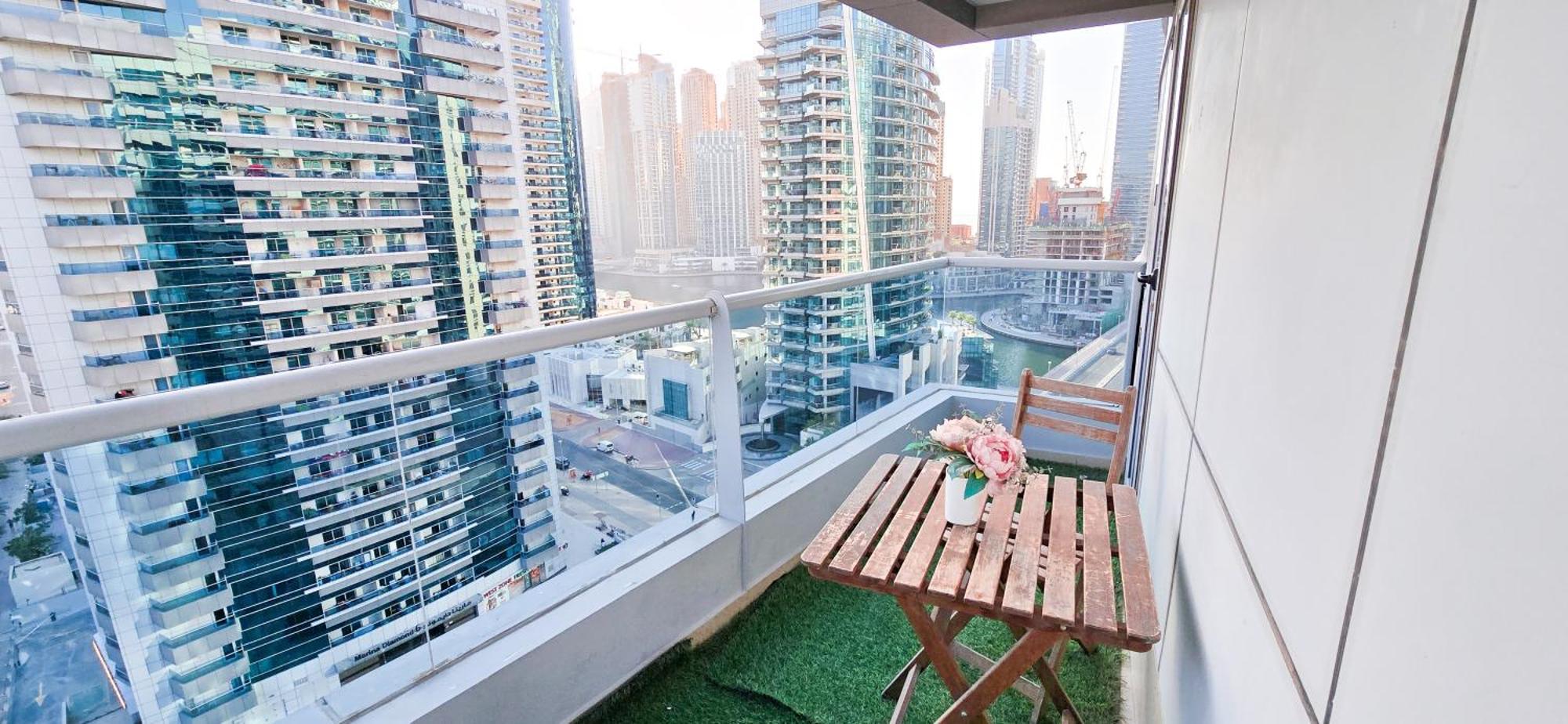 Lägenhet Spacious 2 Bed At Marina High Floor Dubai