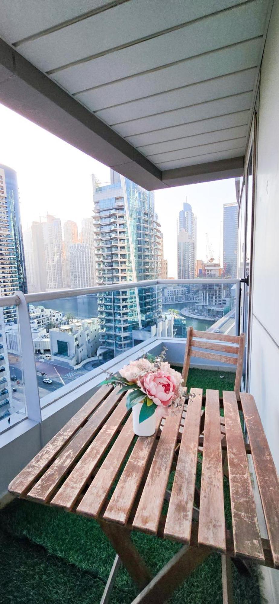 Spacious 2 Bed At Marina High Floor Lägenhet Dubai