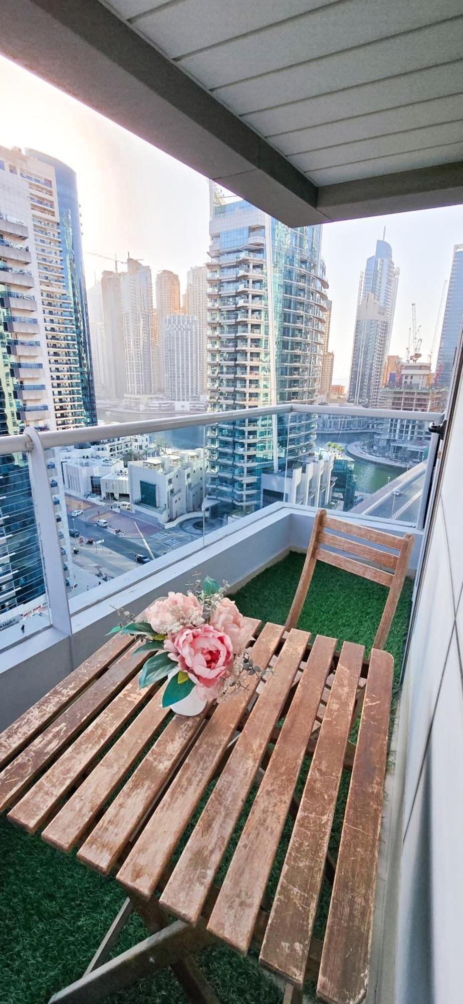 Spacious 2 Bed At Marina High Floor Lägenhet Dubai
