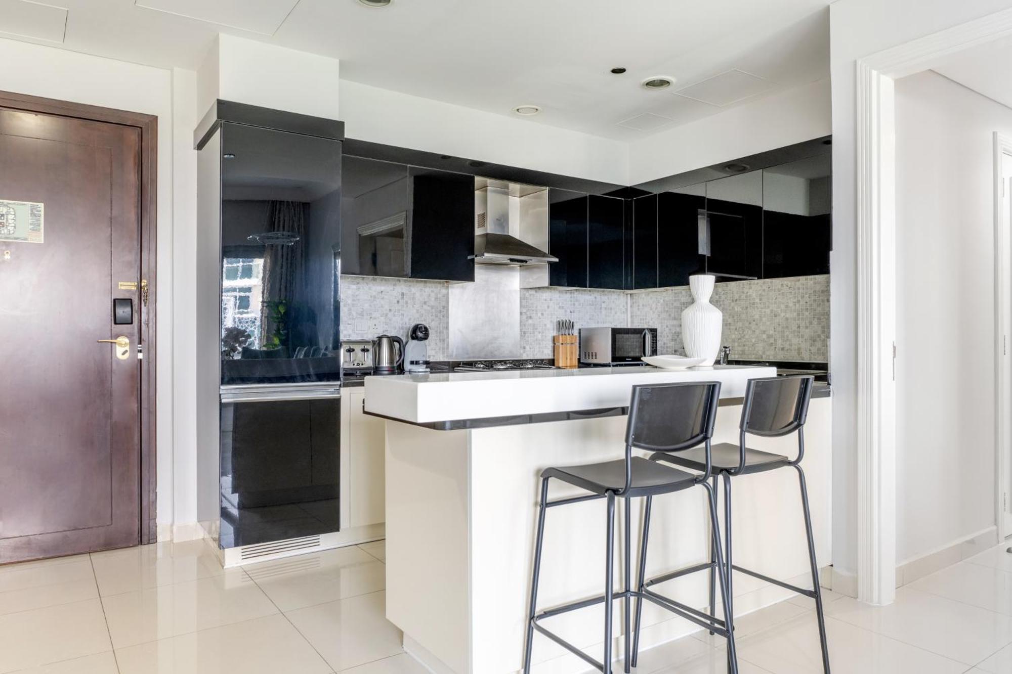 Downtown Luxury - 5 Star Facilities - 5 Min Walk To Mall Lejlighed