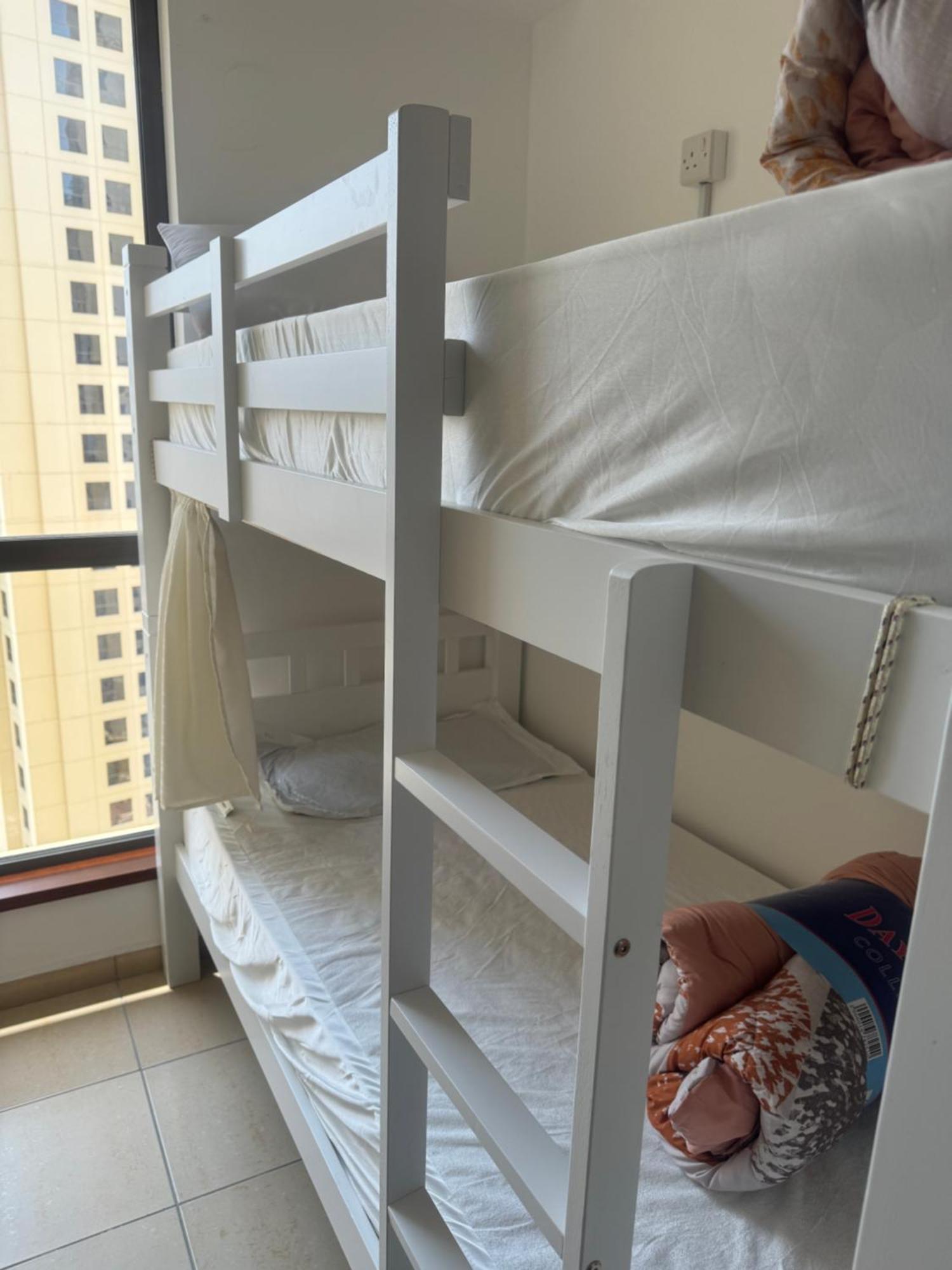 Le Parisien Hostal