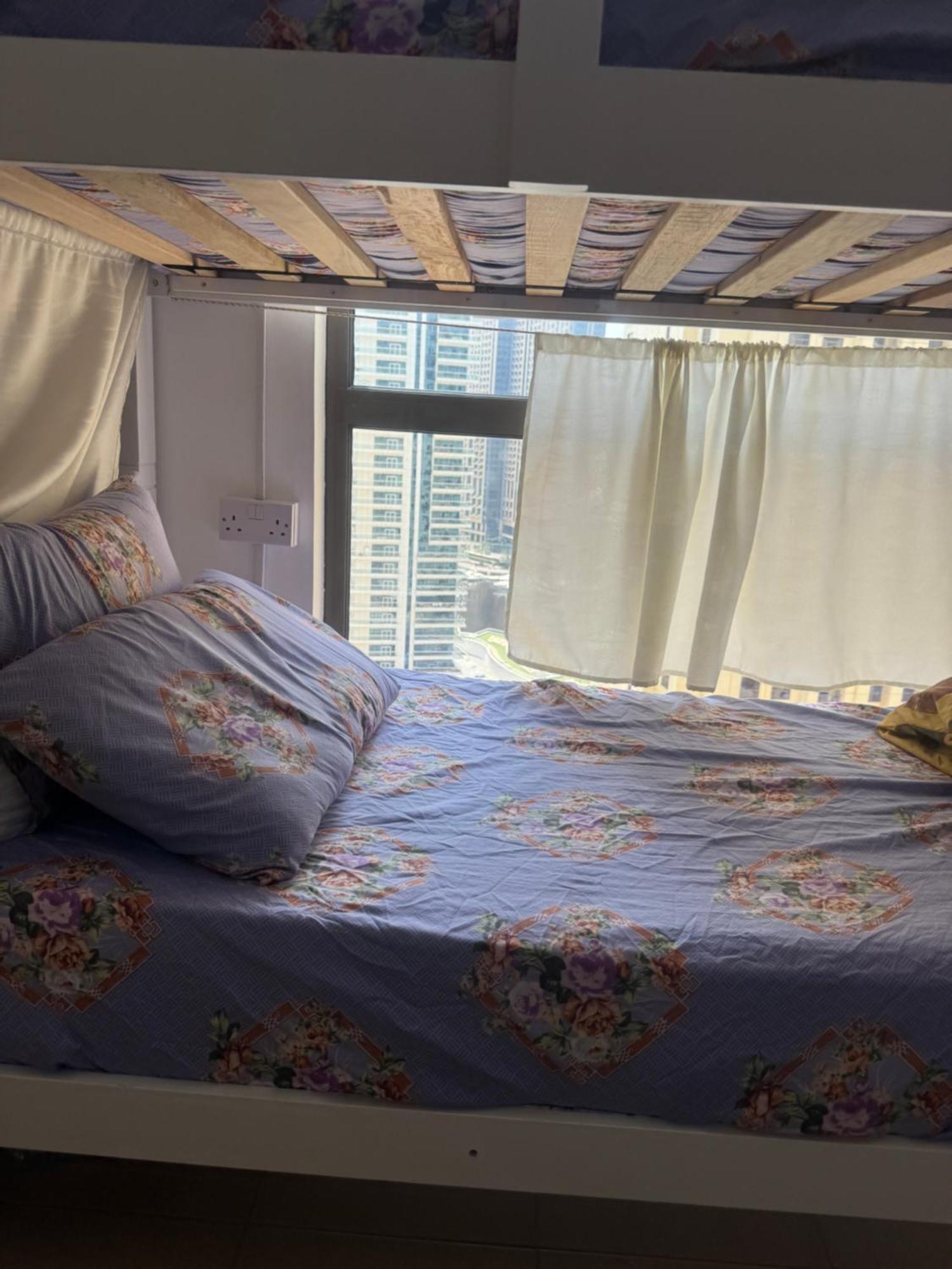 Le Parisien Hostal Dubái