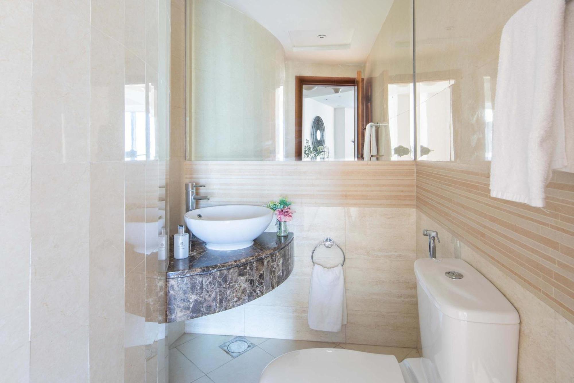 Frank Porter - Trident Grand Apartemen Dubai
