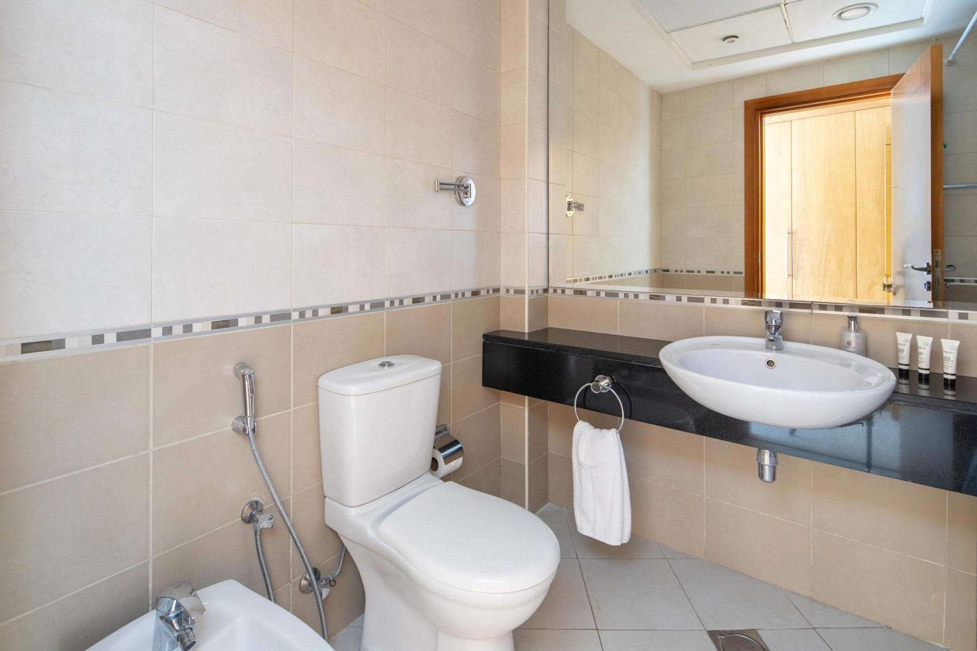Frank Porter - Trident Grand Apartemen