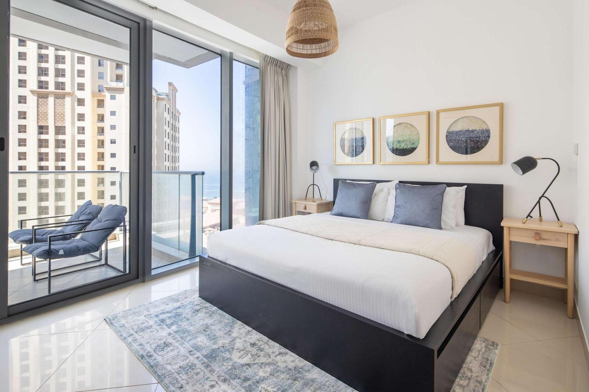 Frank Porter - Trident Grand Apartemen *