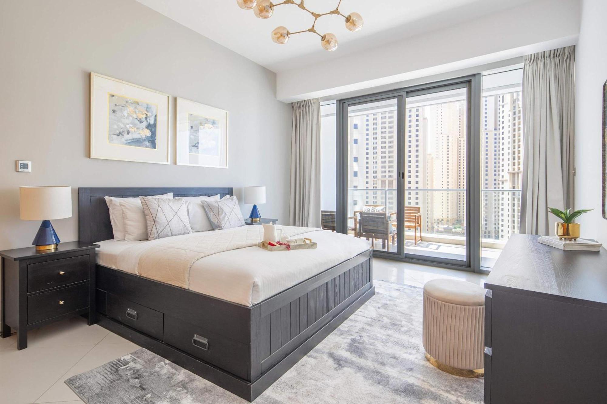 Frank Porter - Trident Grand Apartemen