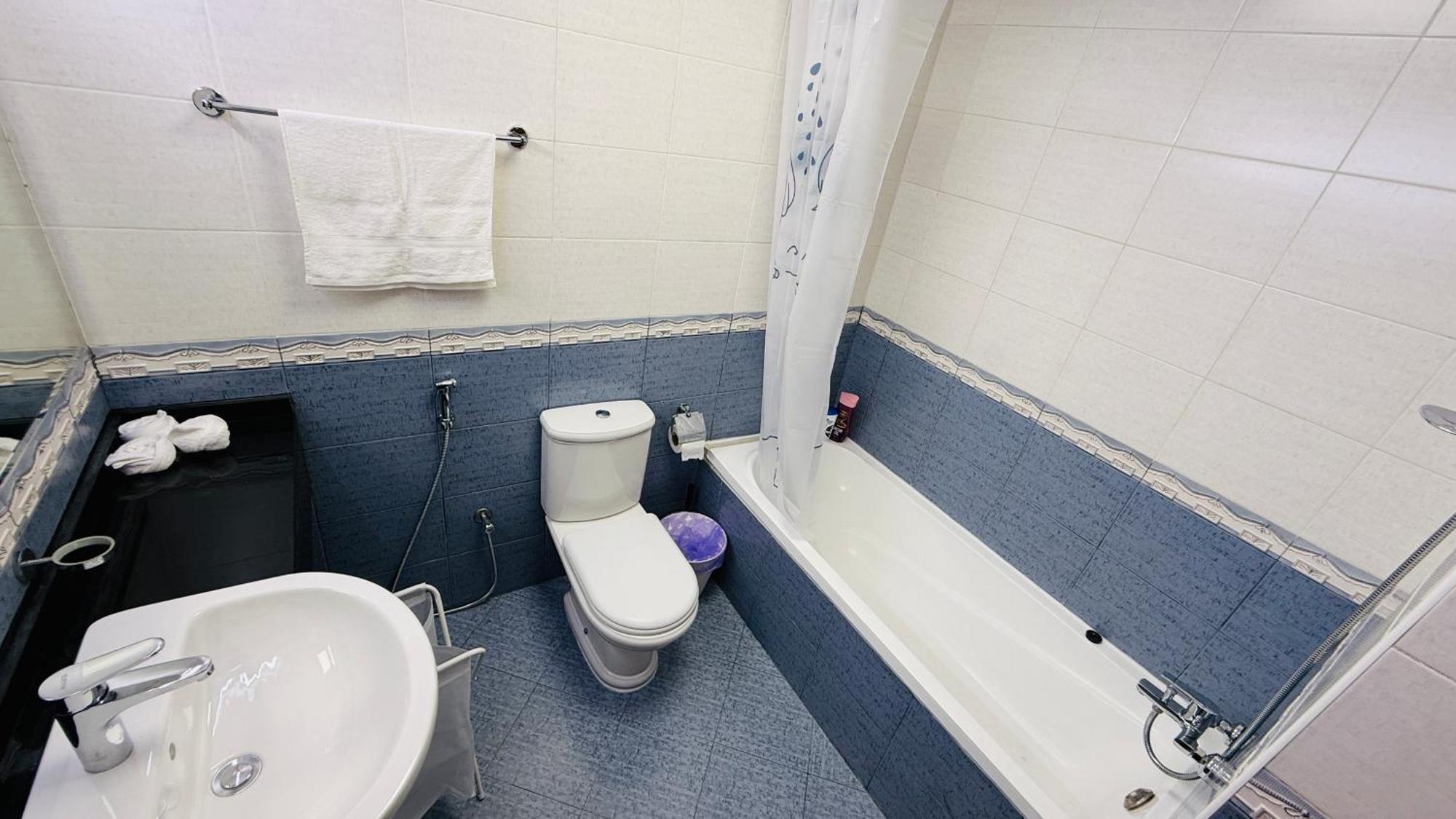 Apartment Spacious With Balcony Trafalgar Tower International