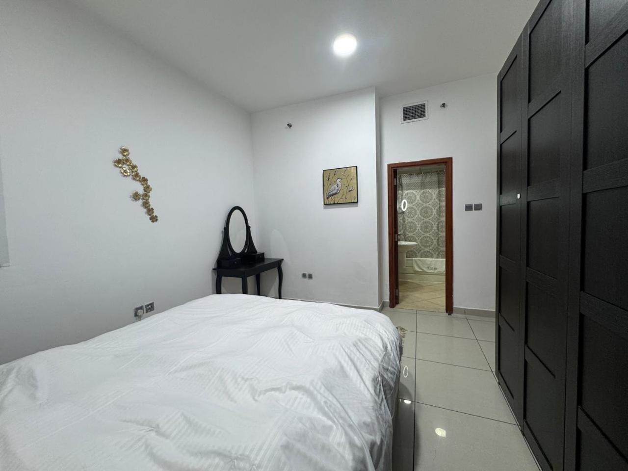 Sea View 1br - Marina Pinnacle Apartment Dubai