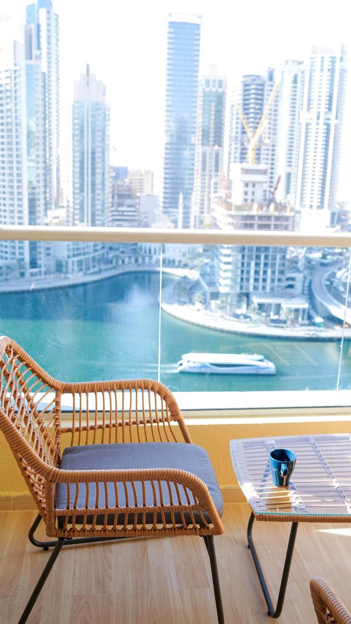 Marina View Spacious 2 Bhk Apartemen