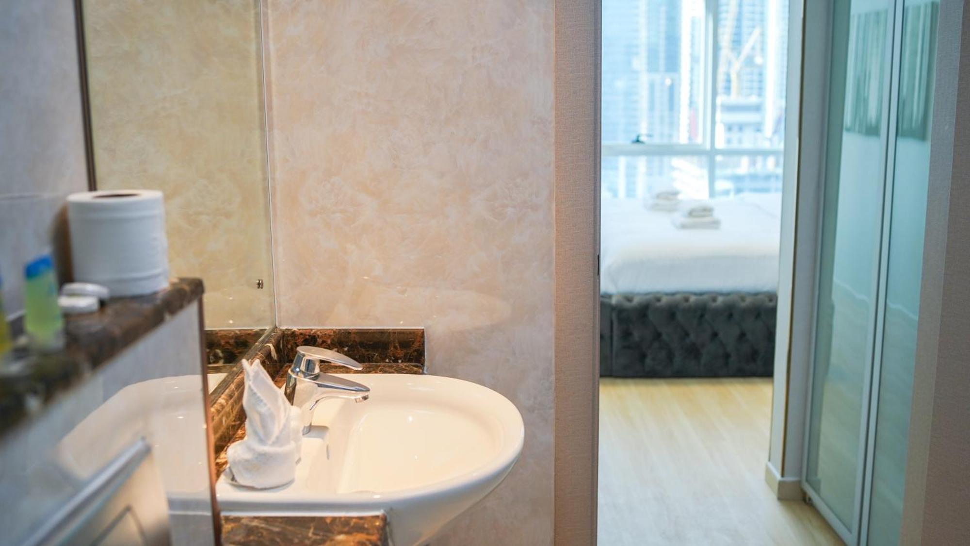 Marina View Spacious 2 Bhk Apartemen