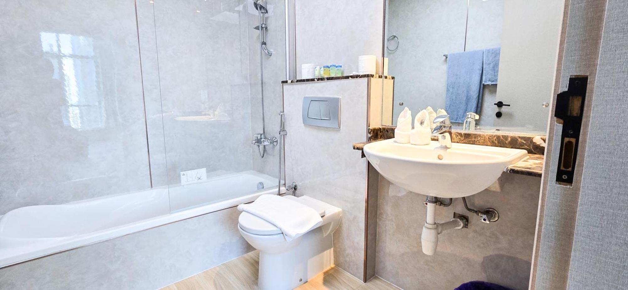 Marina View Spacious 2 Bhk Apartemen