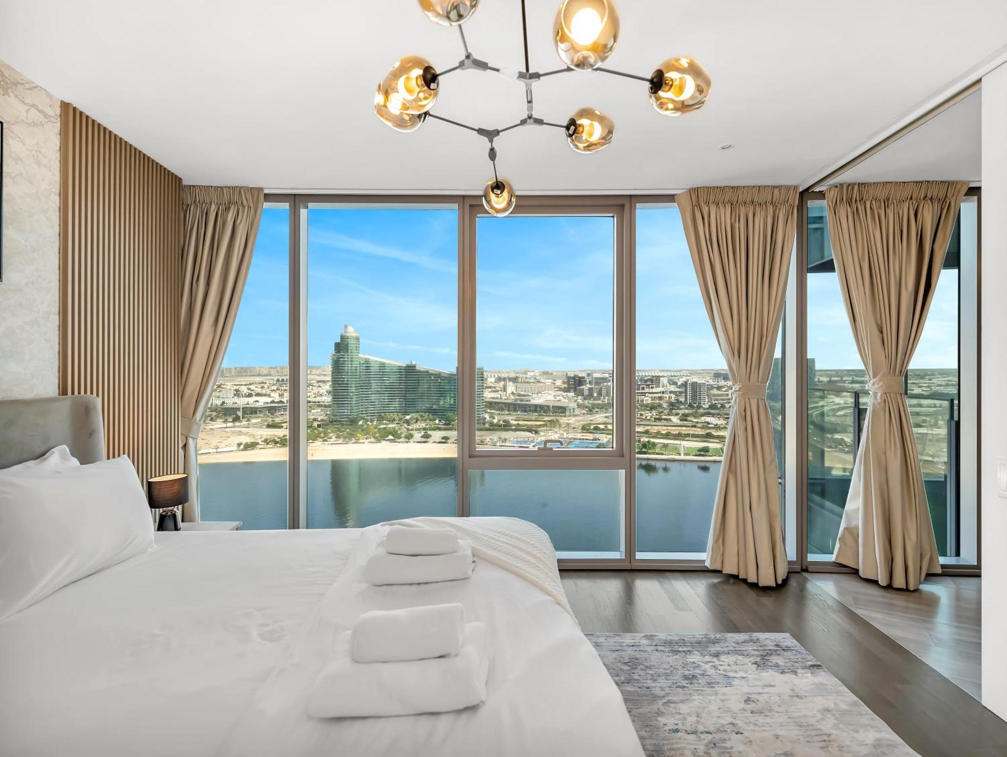 Luxurious 1bhk In D1 Tower With Stunning Creek Views, Close To Airport & Downtown Appartement