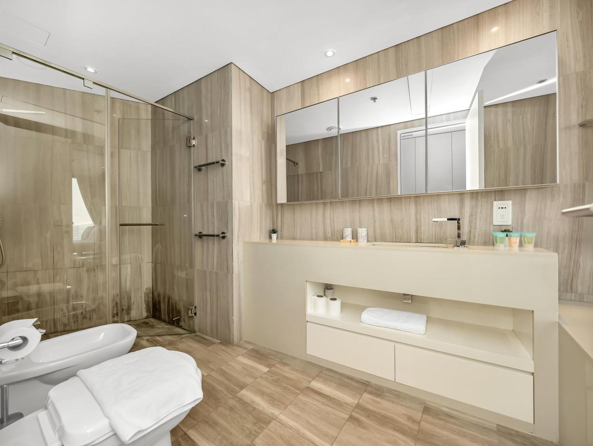 Appartement Luxurious 1bhk In D1 Tower With Stunning Creek Views, Close To Airport & Downtown *