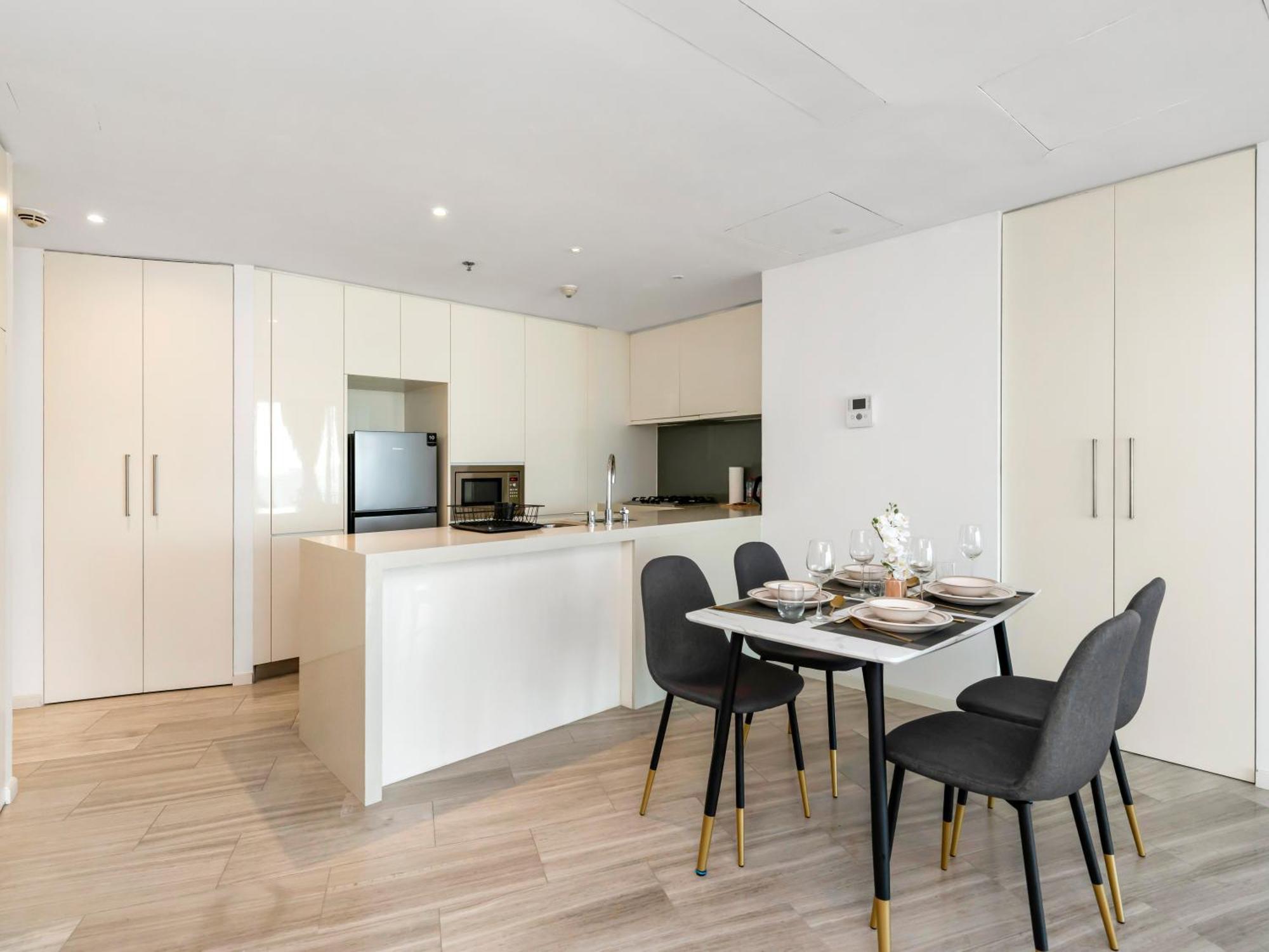 Luxurious 1bhk In D1 Tower With Stunning Creek Views, Close To Airport & Downtown Dubaï