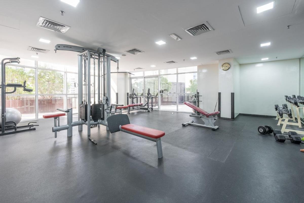 Spacious 3-bedroom With Modern Amenities In Jbr Apartment