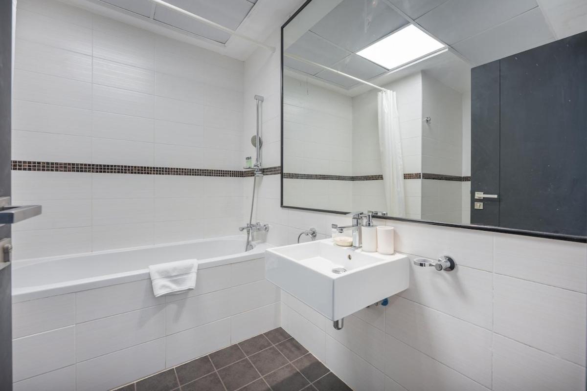 Spacious 3-bedroom With Modern Amenities In Jbr Dubai