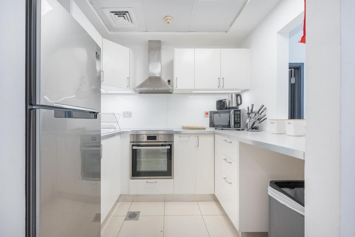 Spacious 3-bedroom With Modern Amenities In Jbr *
