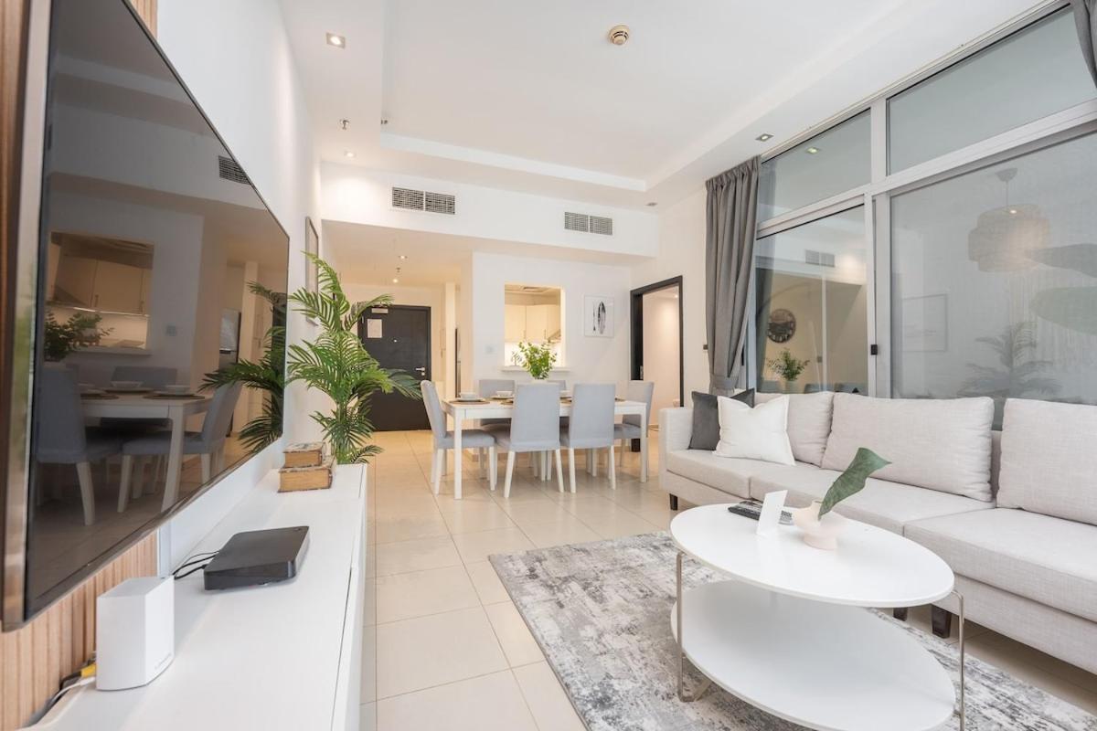 Spacious 3-bedroom With Modern Amenities In Jbr Apartment