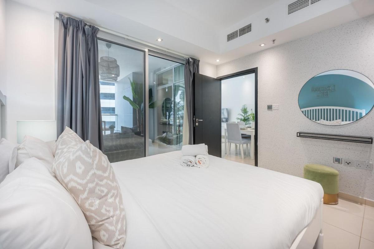 Spacious 3-bedroom With Modern Amenities In Jbr *