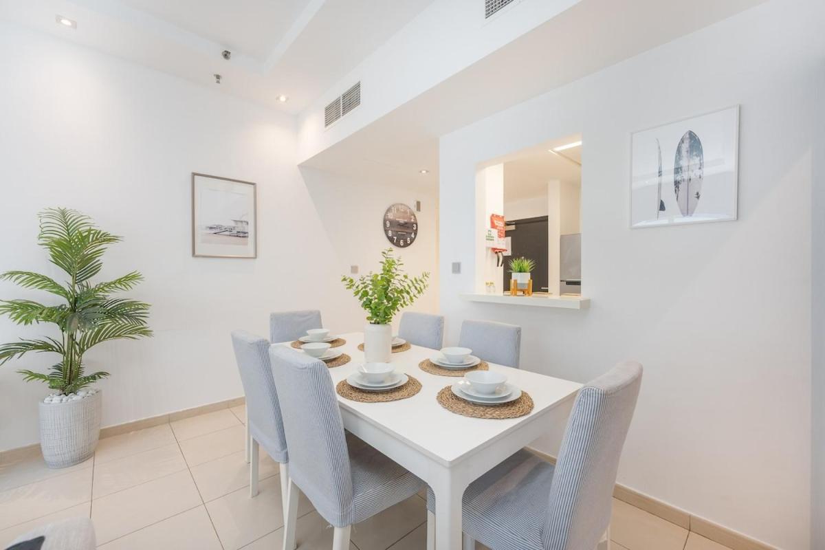 Spacious 3-bedroom With Modern Amenities In Jbr Apartment *