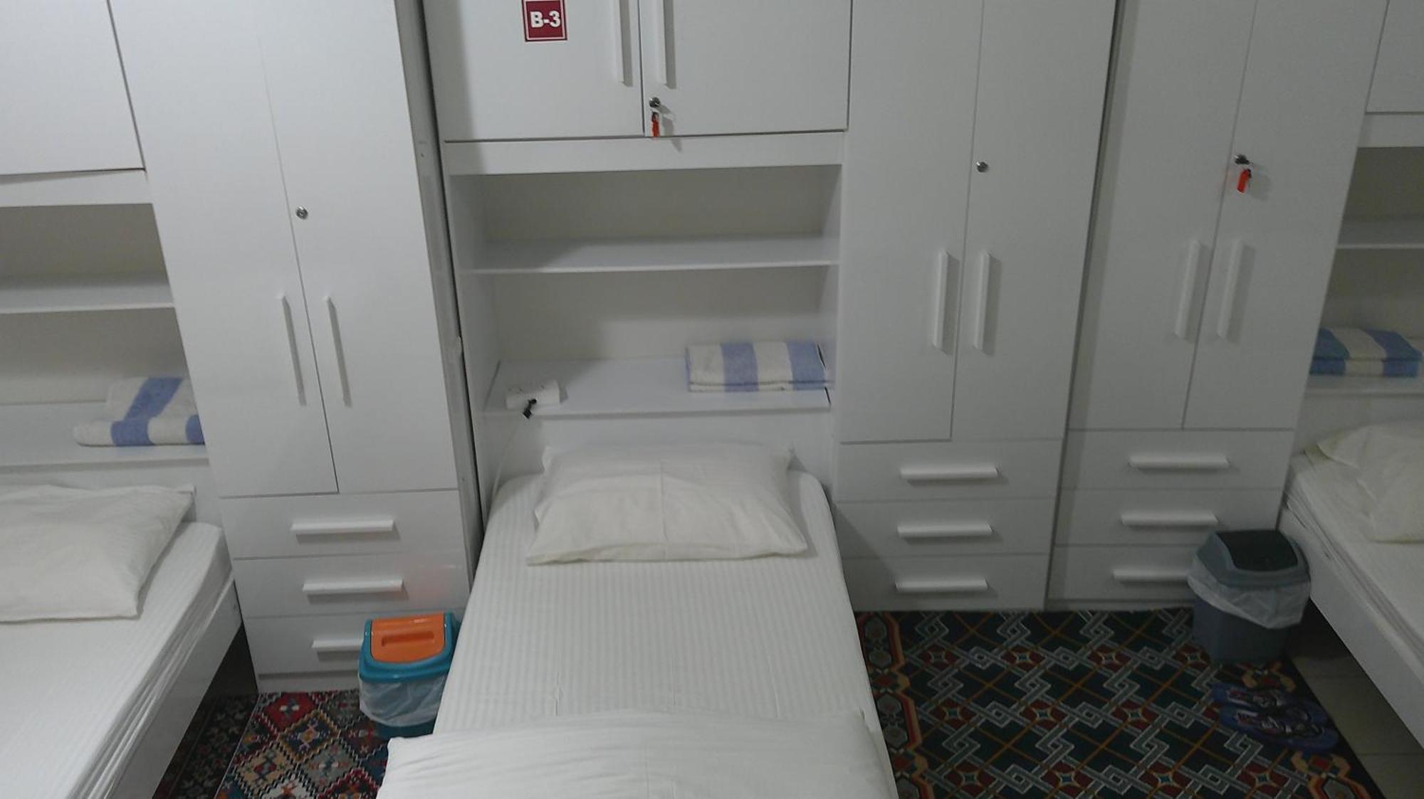 Female Bed Space At Ruby Star - 4 Single Beds Locanda *