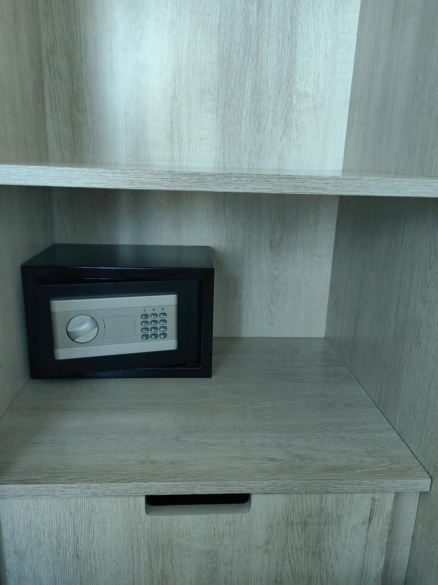 7 Palm Jumeirah West Apartment *