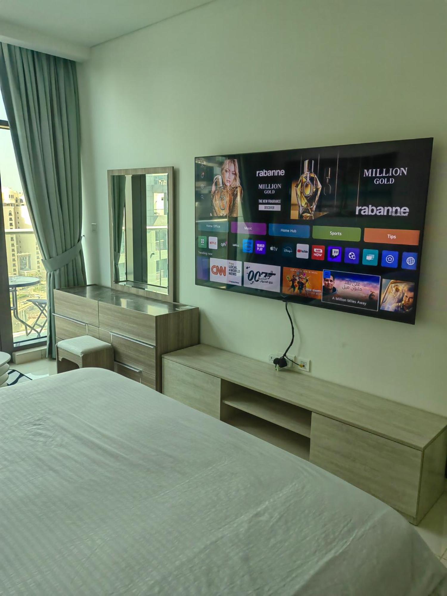 7 Palm Jumeirah West Apartment *