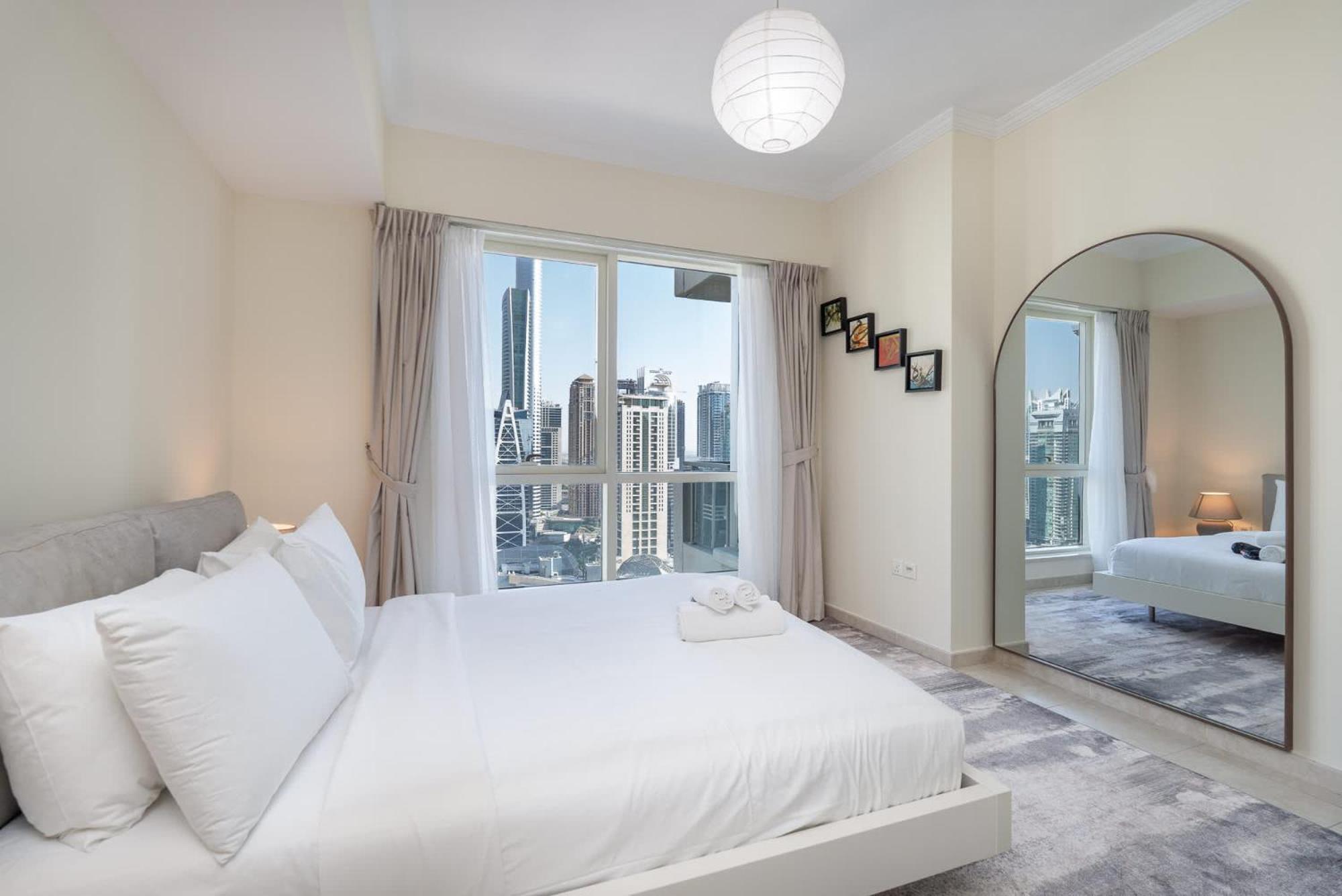 Luxury In Marina's 1 Bed That Sleeps 2 Apartment