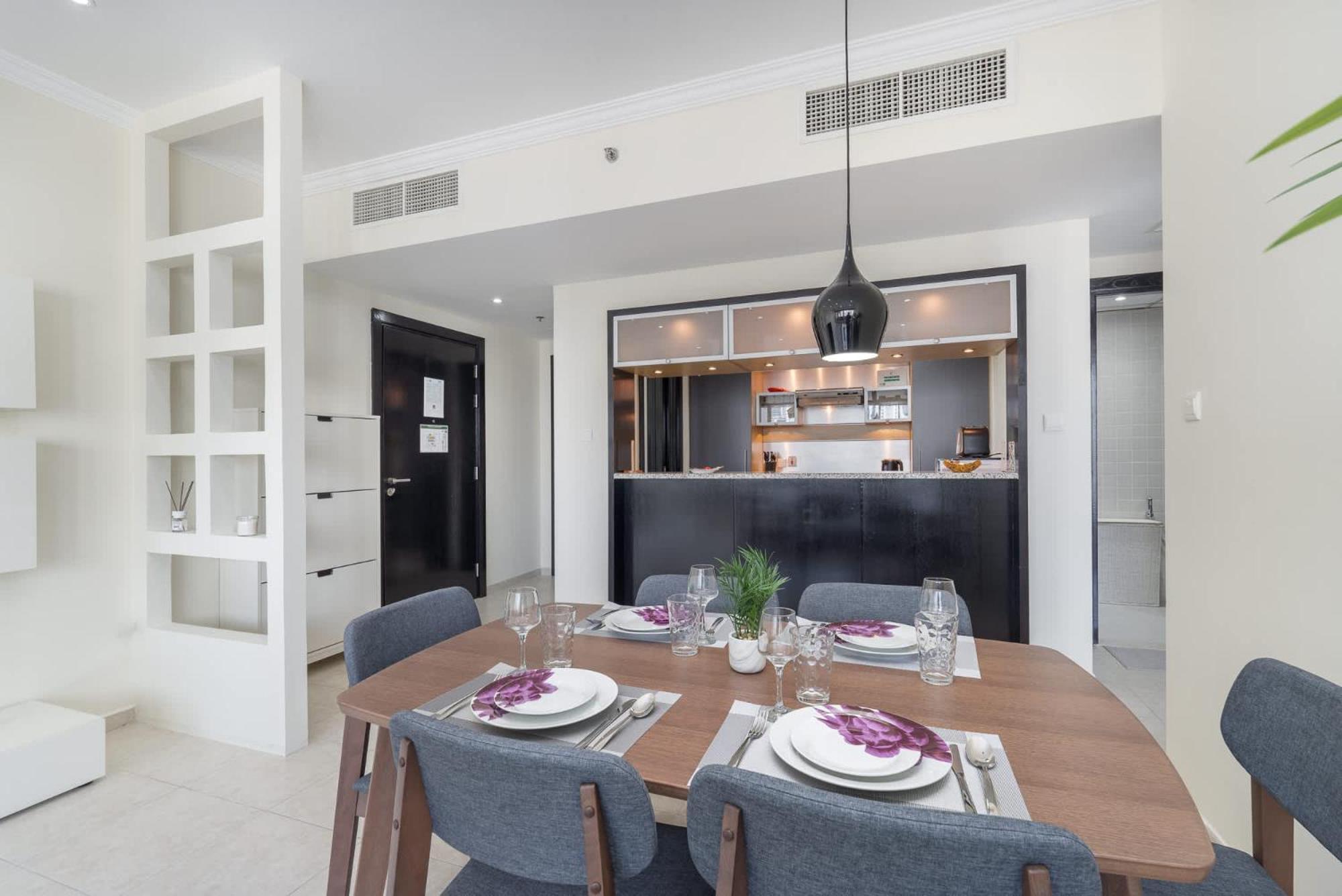 Luxury In Marina's 1 Bed That Sleeps 2 Apartment