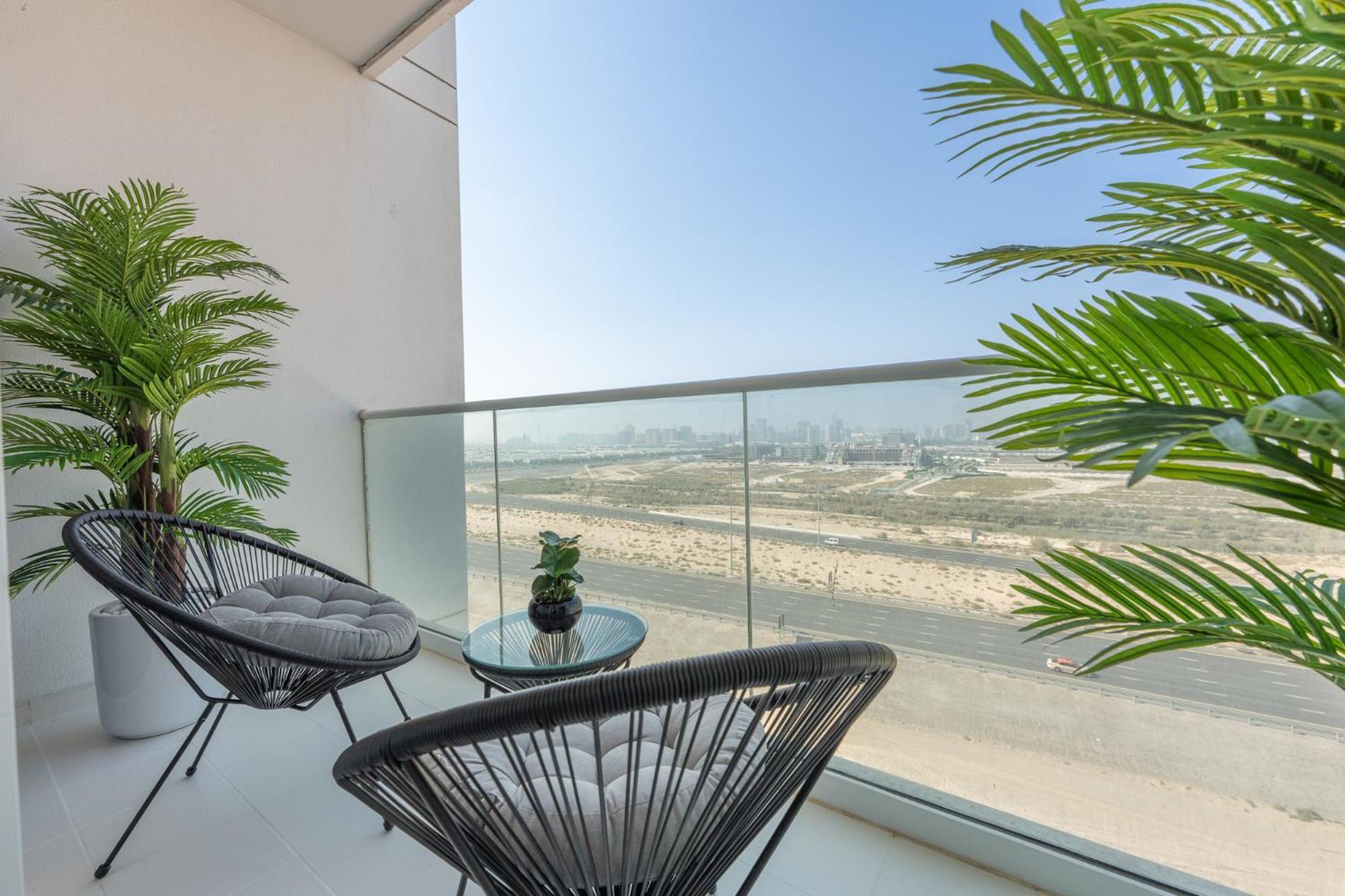 Spacious 1-bedroom At Carson C In Damac Hills With Peaceful Vibes Appartement *