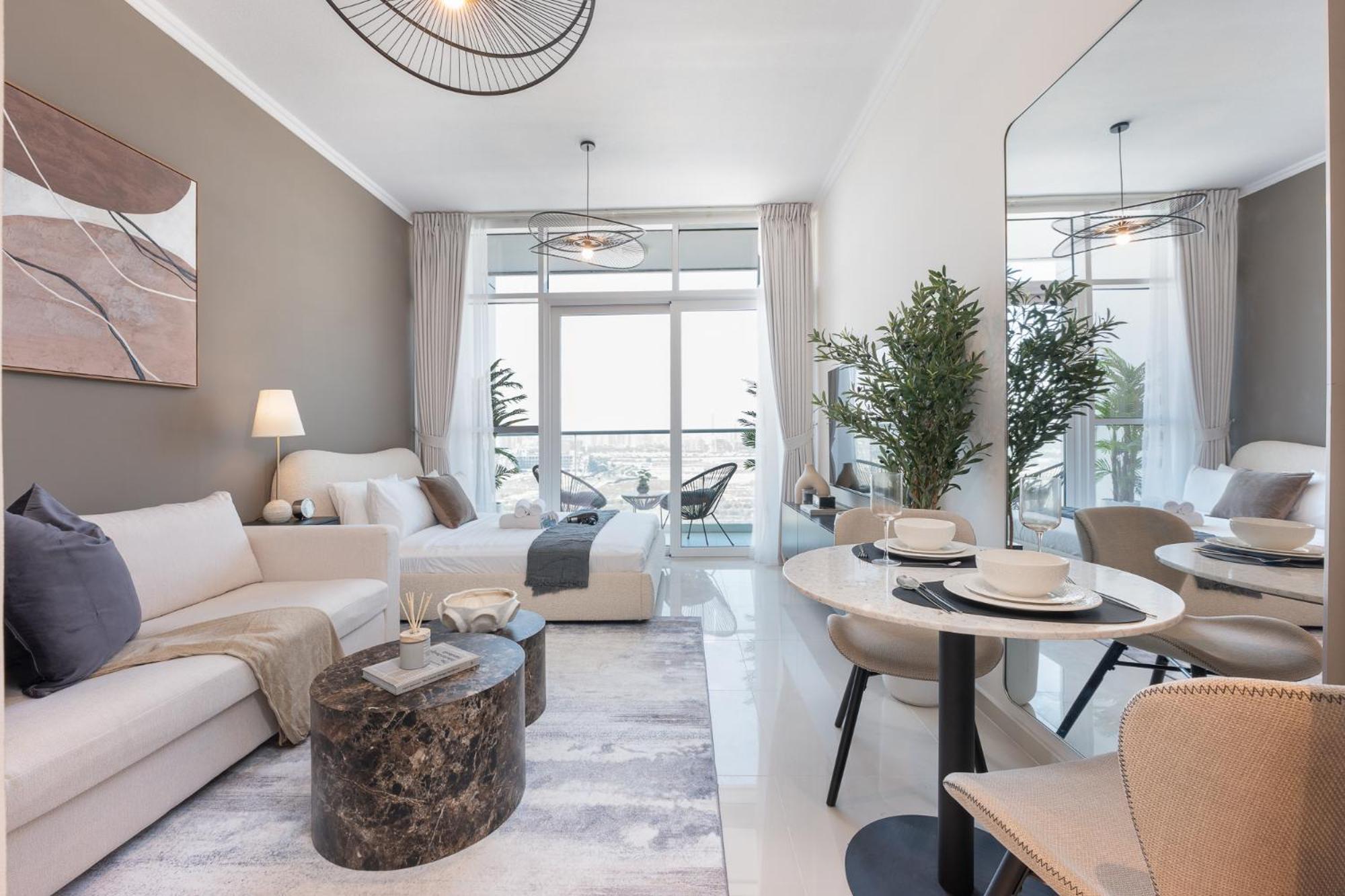 Spacious 1-bedroom At Carson C In Damac Hills With Peaceful Vibes Appartement *