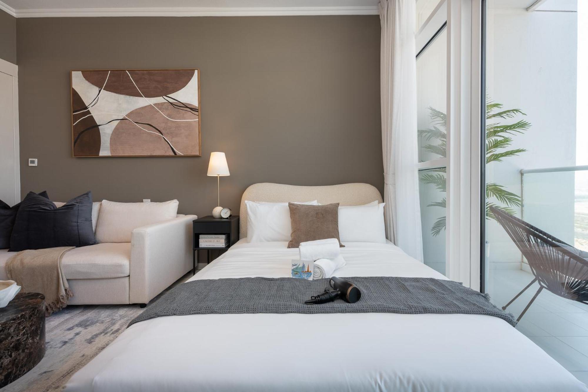 Spacious 1-bedroom At Carson C In Damac Hills With Peaceful Vibes Appartement