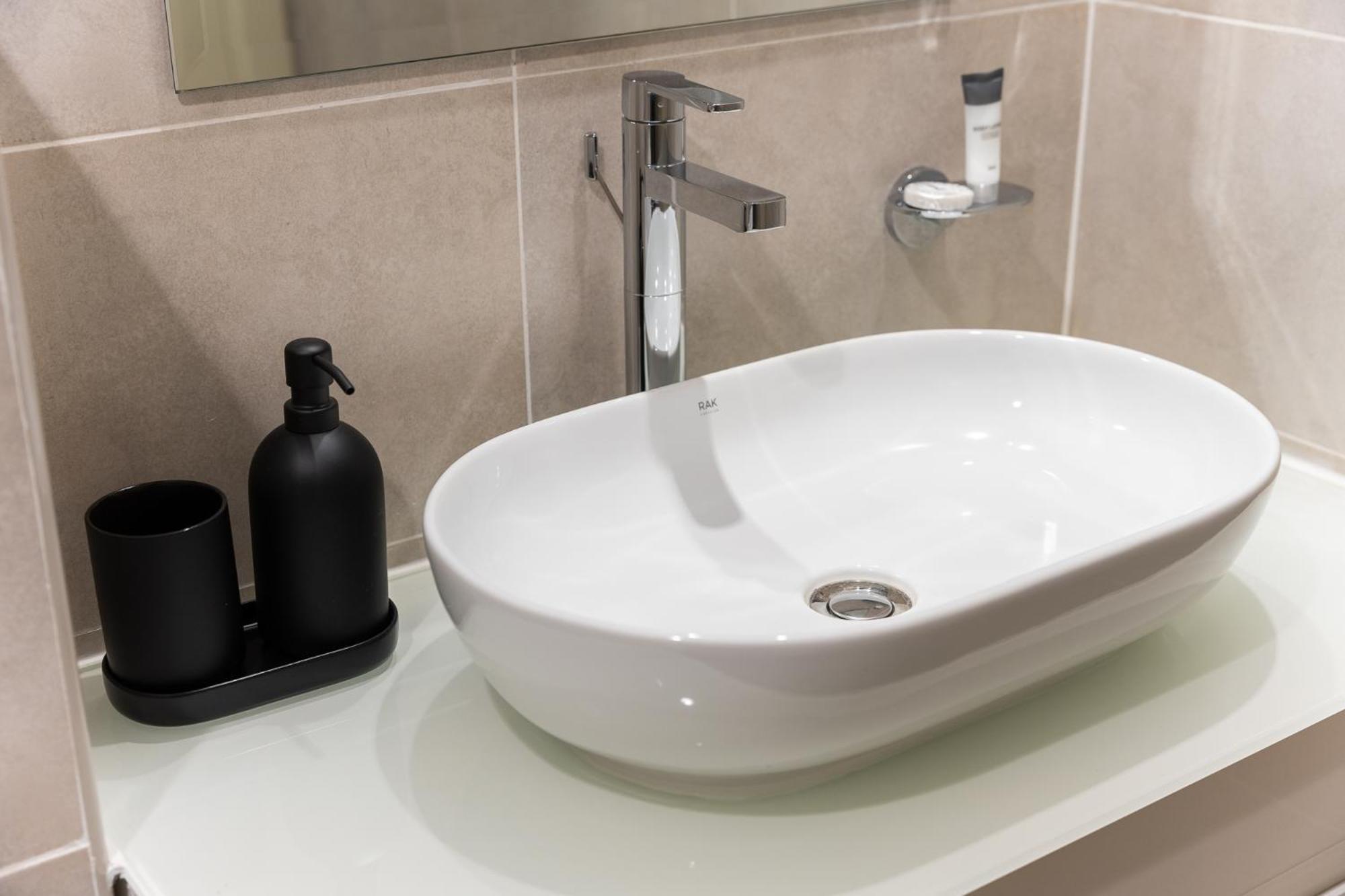 Spacious 1-bedroom At Carson C In Damac Hills With Peaceful Vibes Dubaï