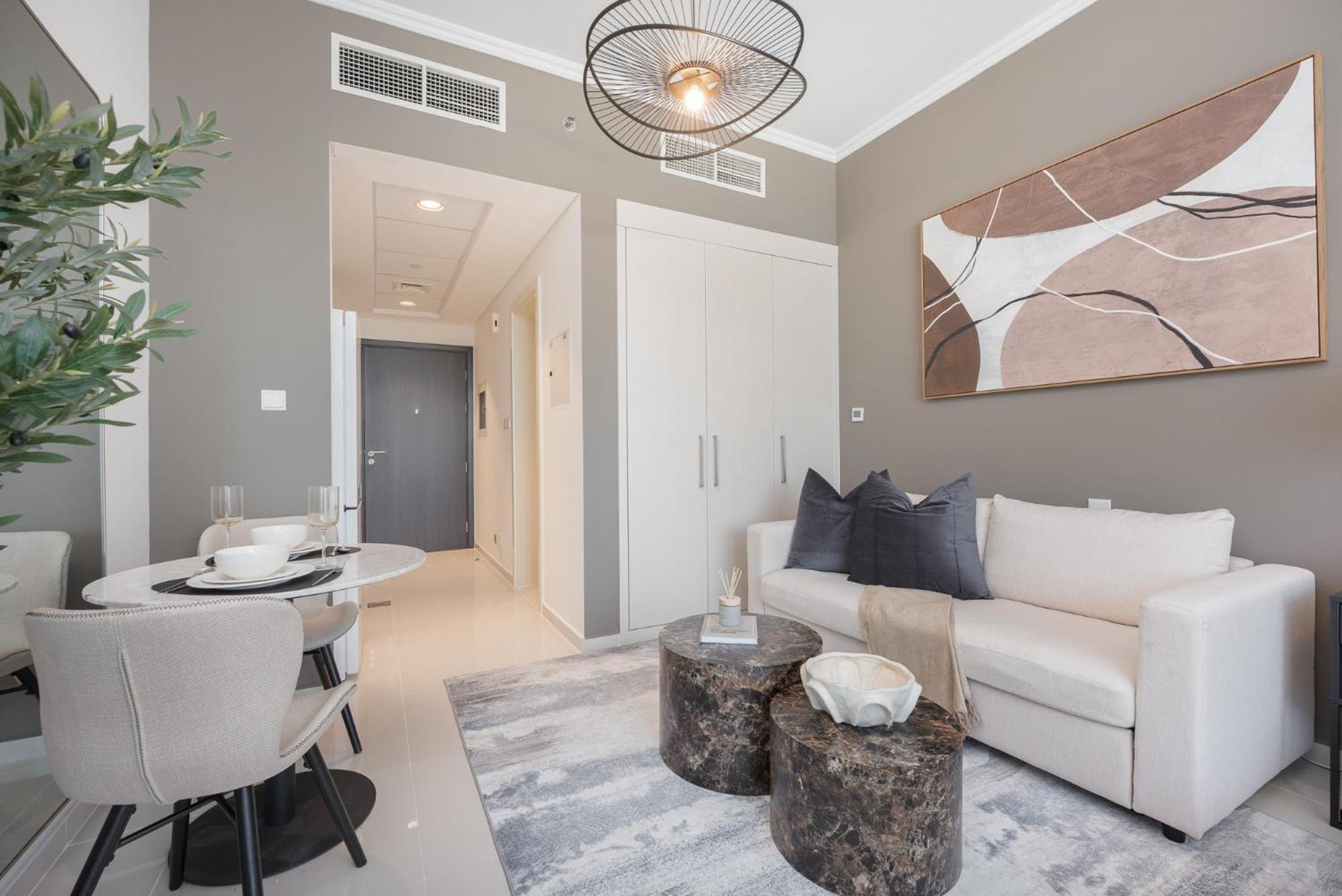 Spacious 1-bedroom At Carson C In Damac Hills With Peaceful Vibes Appartement