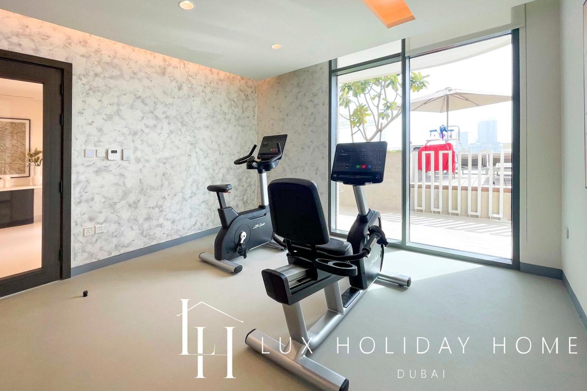 Lux The Marina Vista Beachfront 4 *