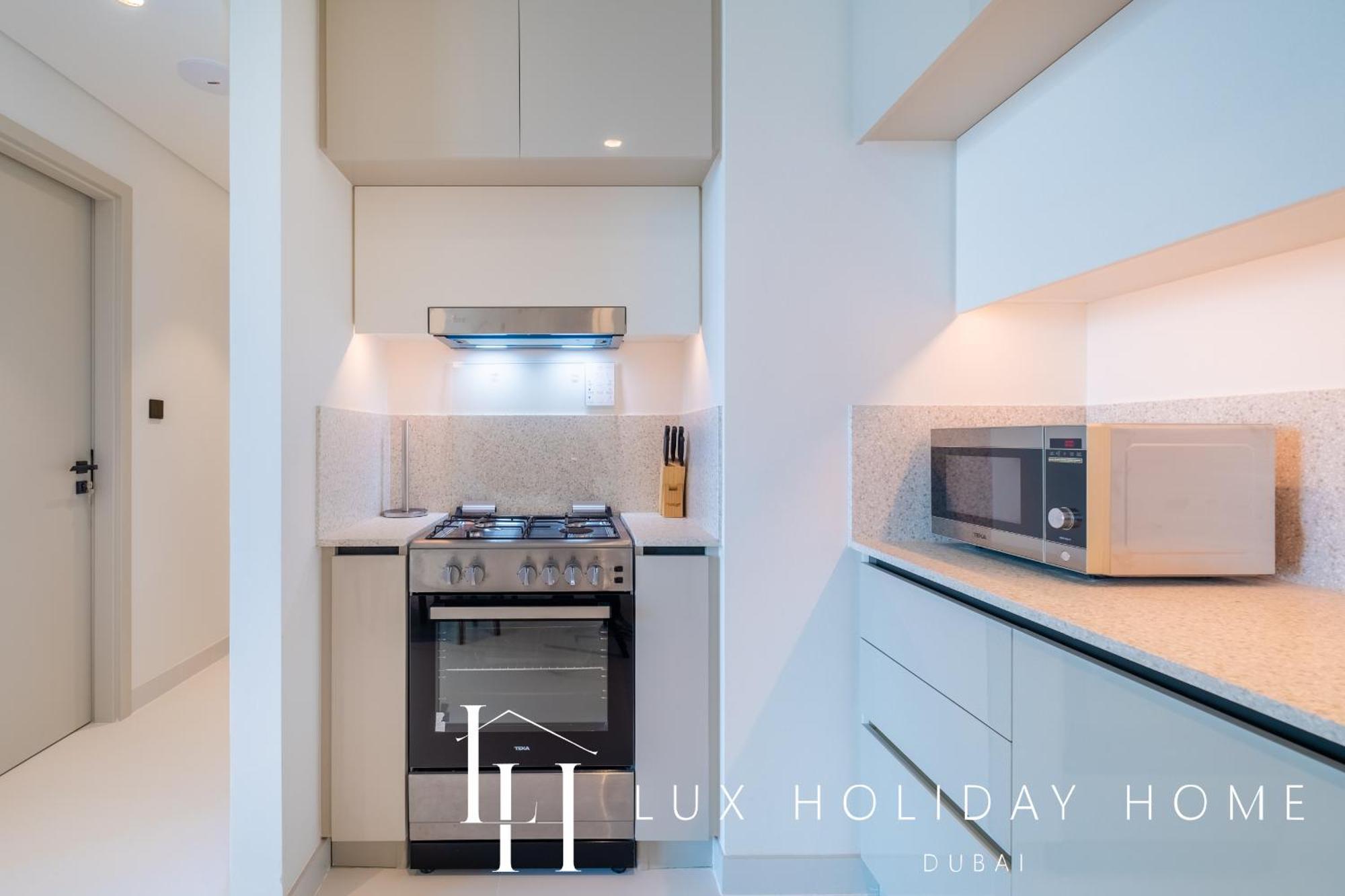 Lux The Marina Vista Beachfront 4 Appartement