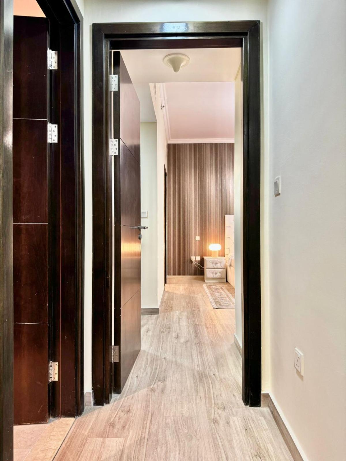 Modern 2 Bedroom In Marina Apartment