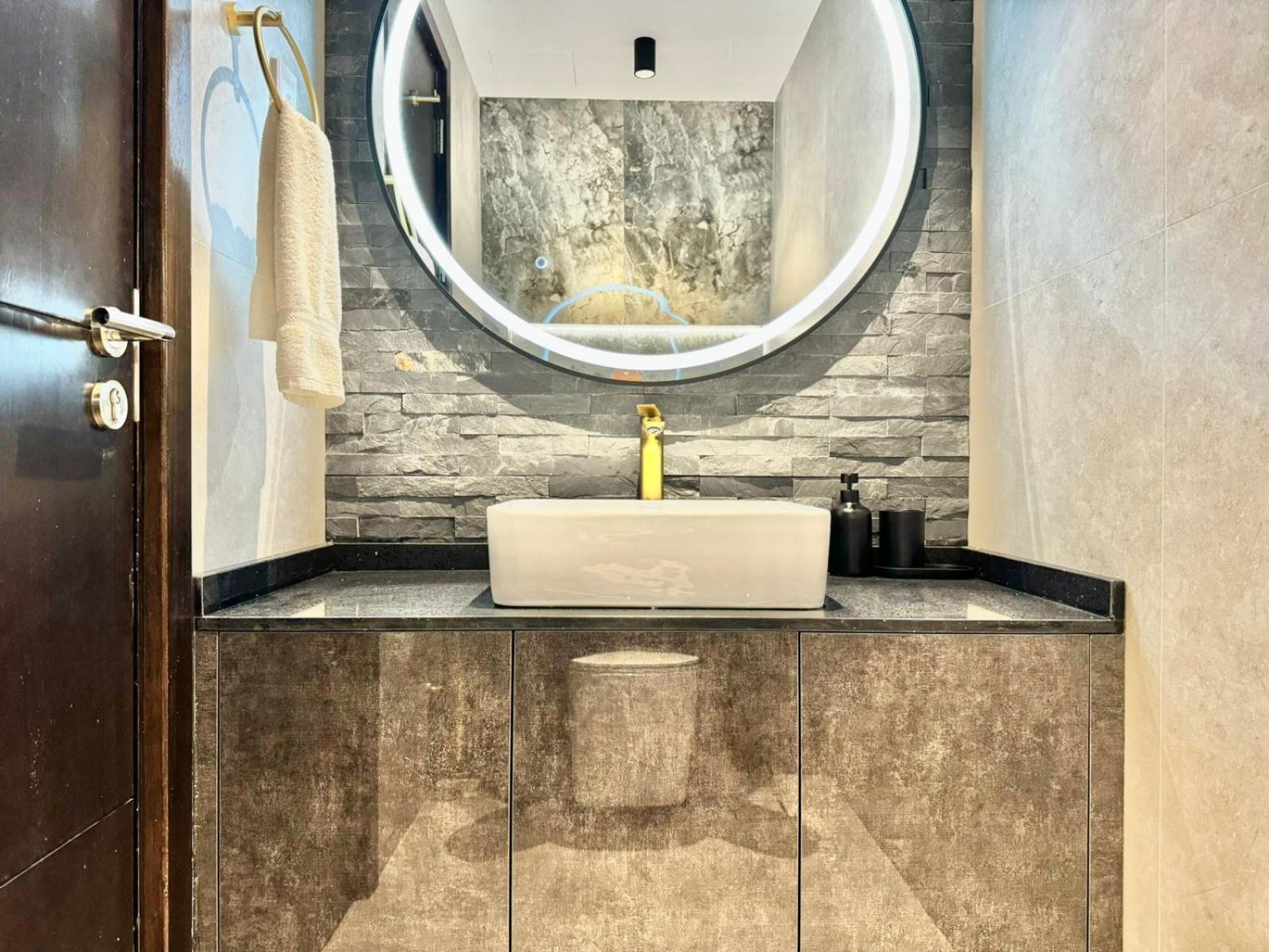 Modern 2 Bedroom In Marina Apartment *