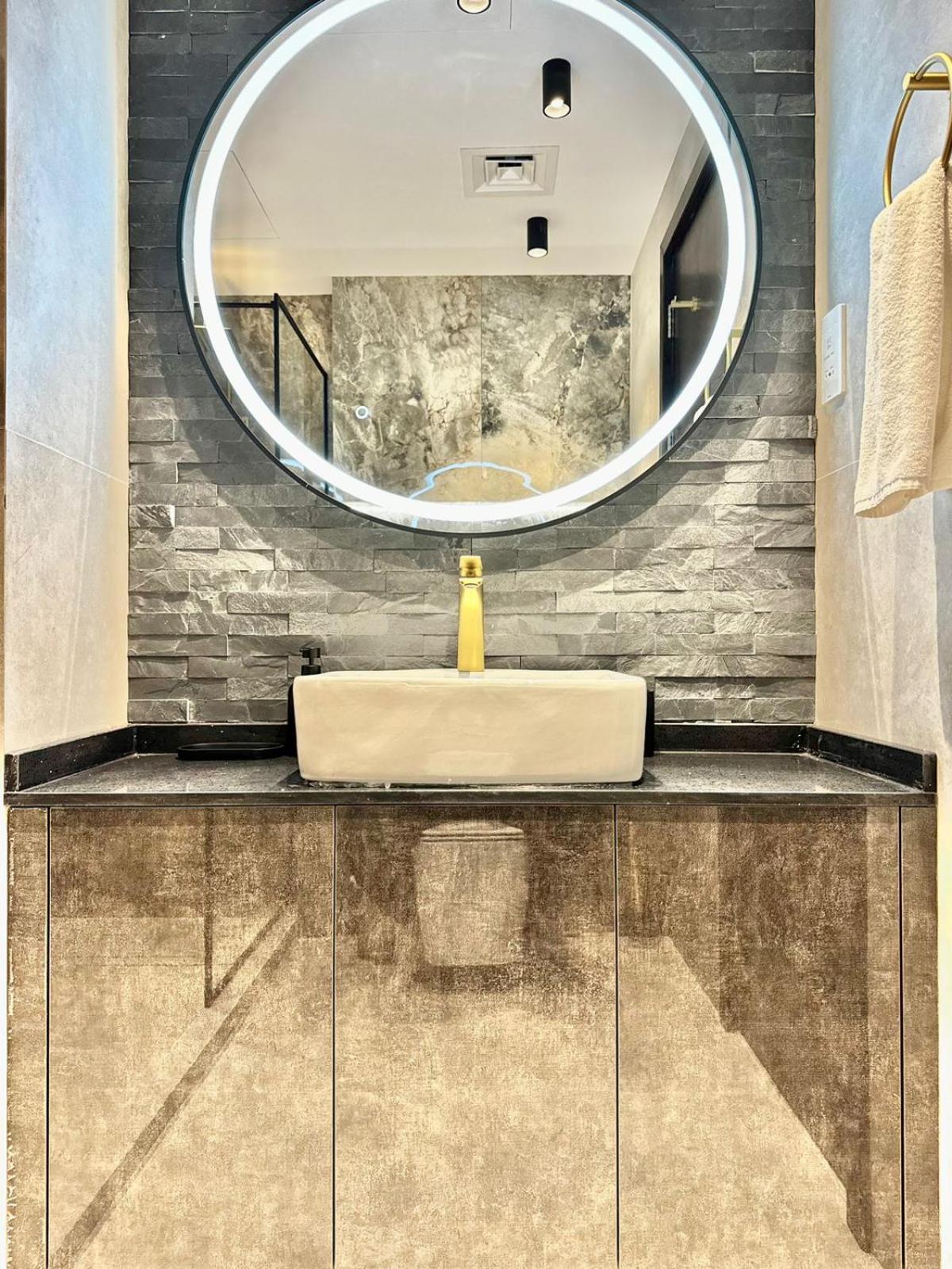 Modern 2 Bedroom In Marina Apartment