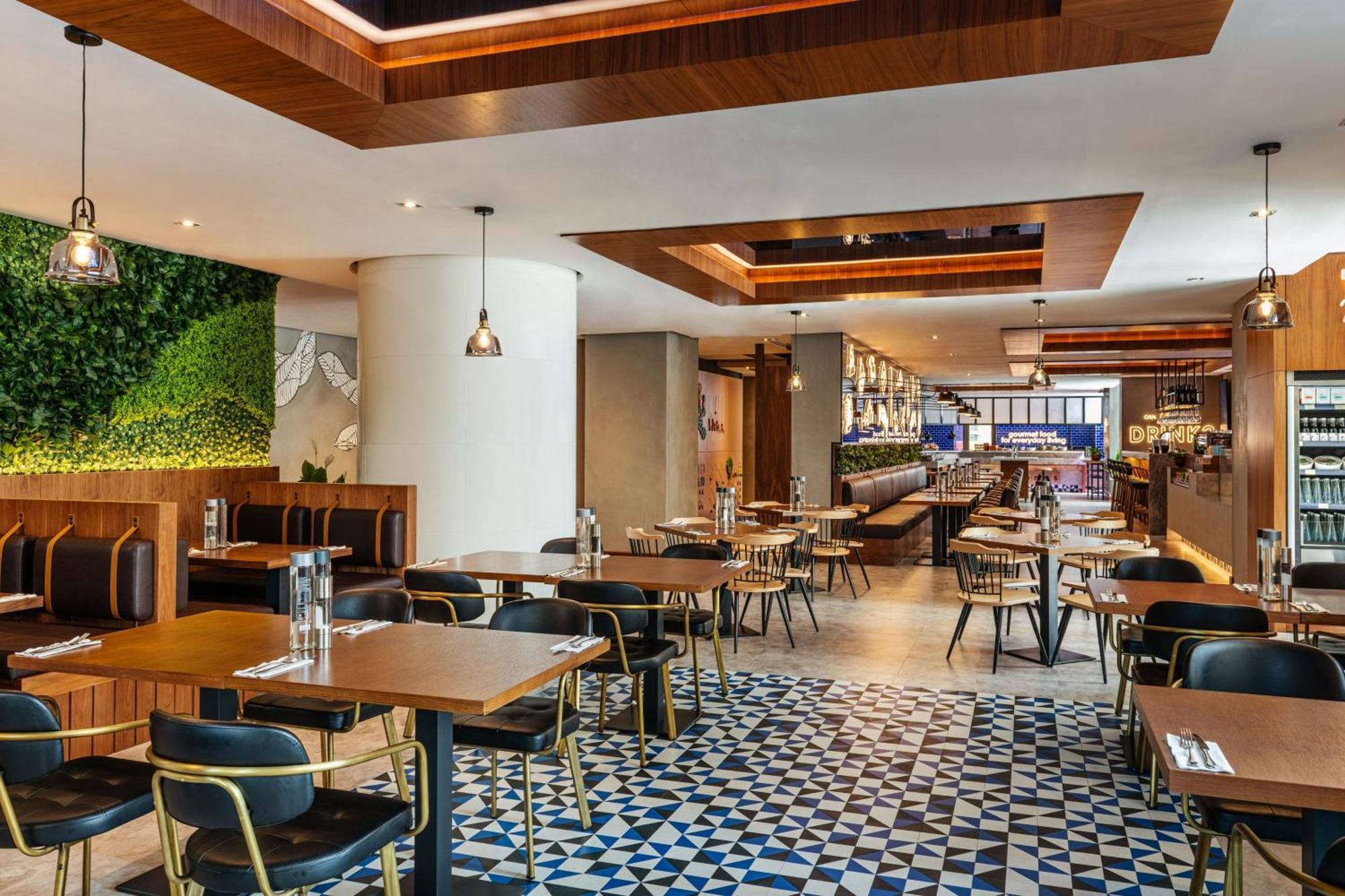 Ramada Plaza Jumeirah Hotel 4*