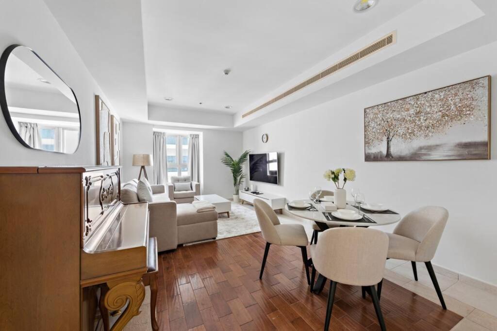 Cozy 1-bedroom In Princess Tower Apartemen *