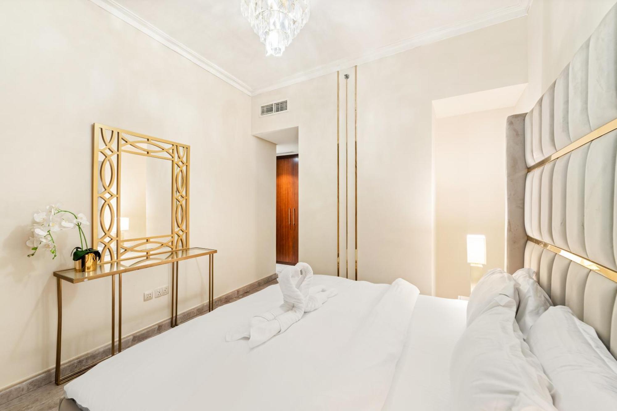 First Class 2br With Full Skyline & Sea View Apartment