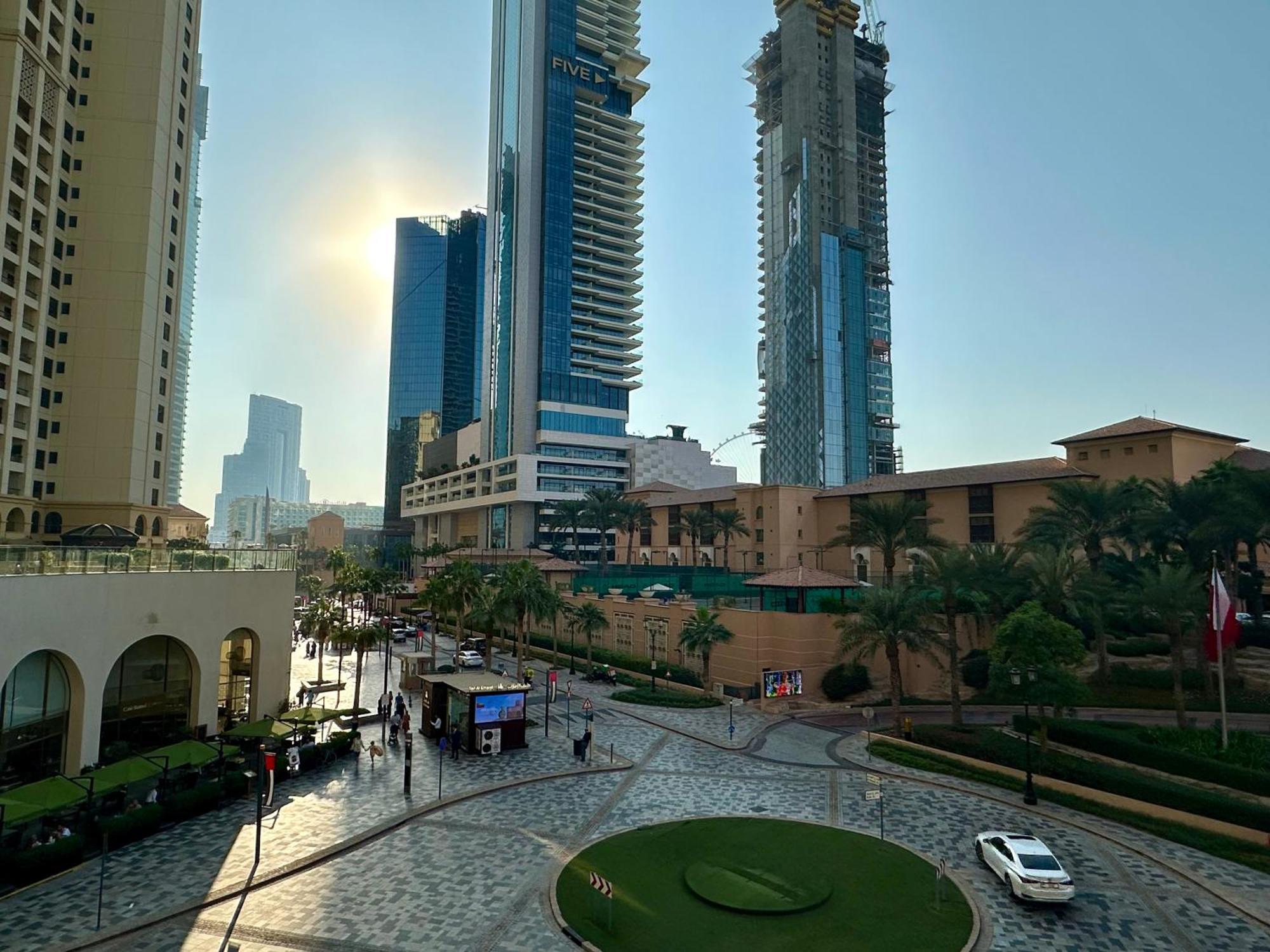Family Next To The Dubai