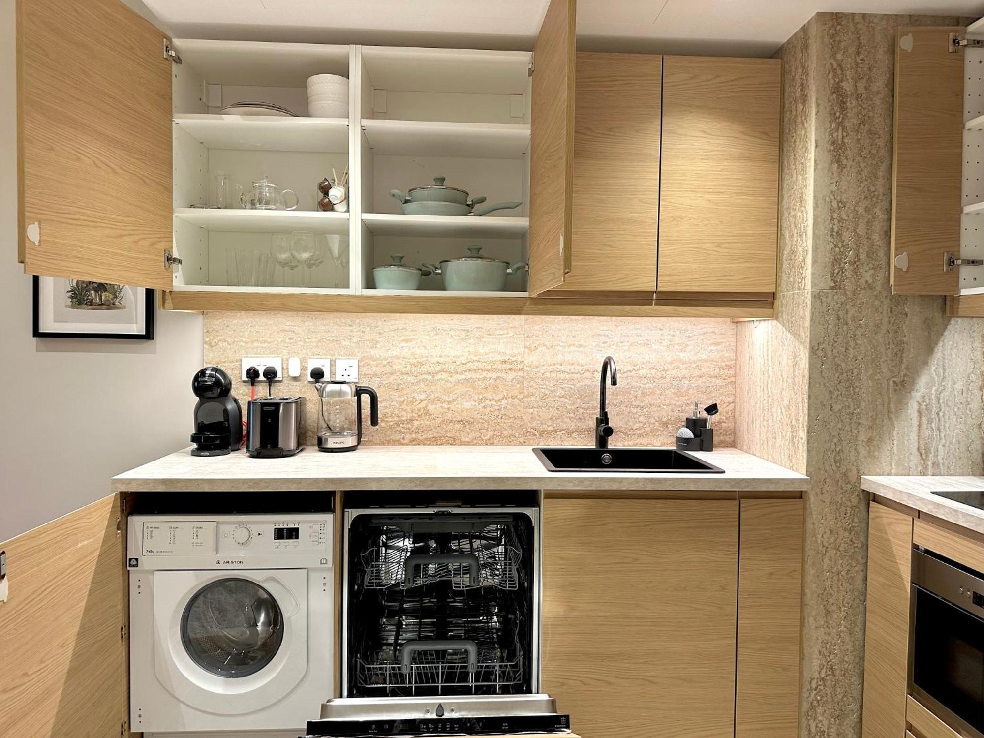 Apartment Family Next To The Dubai