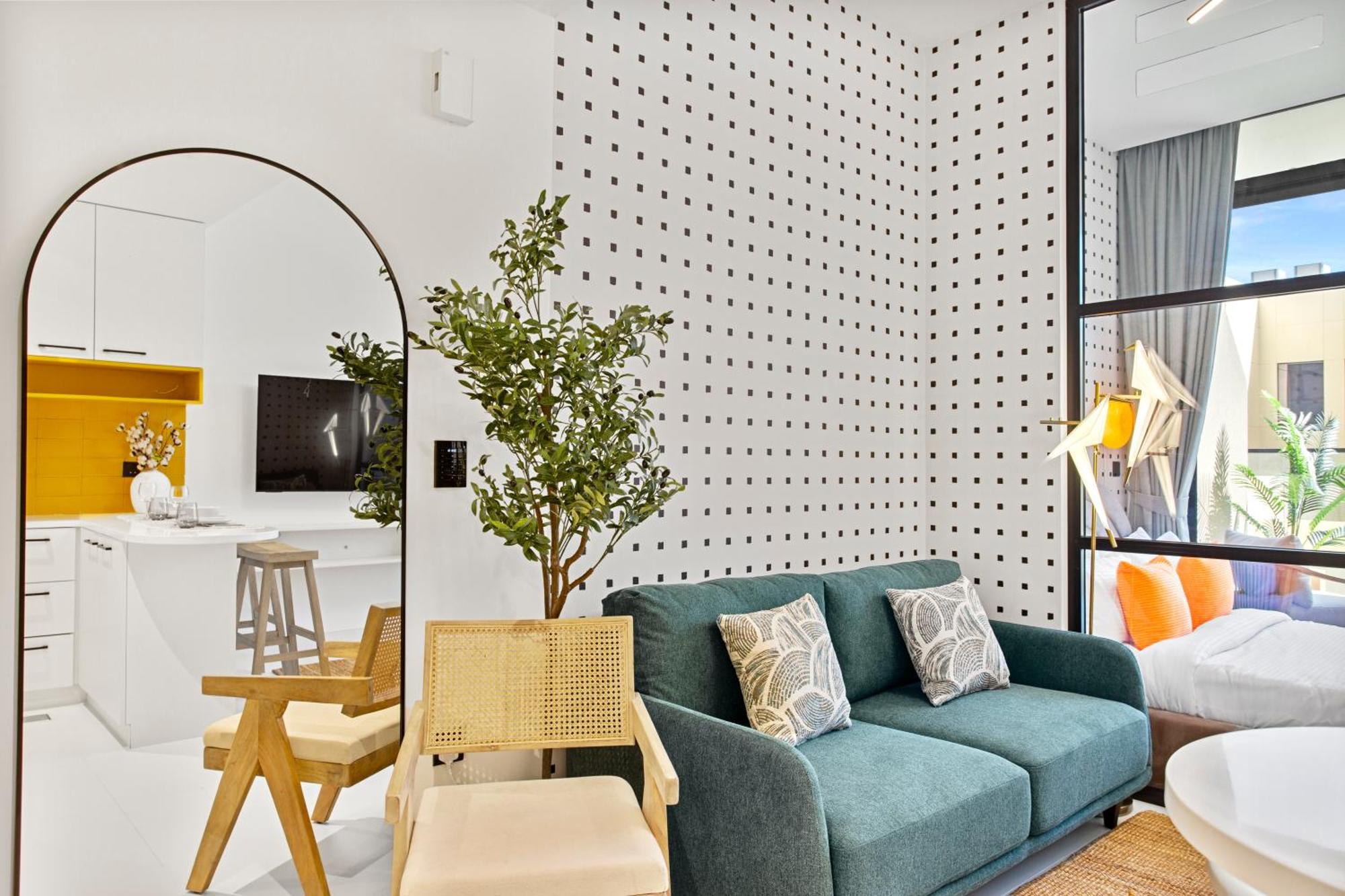 Sleek Brand New In Loci Jvc Appartement *