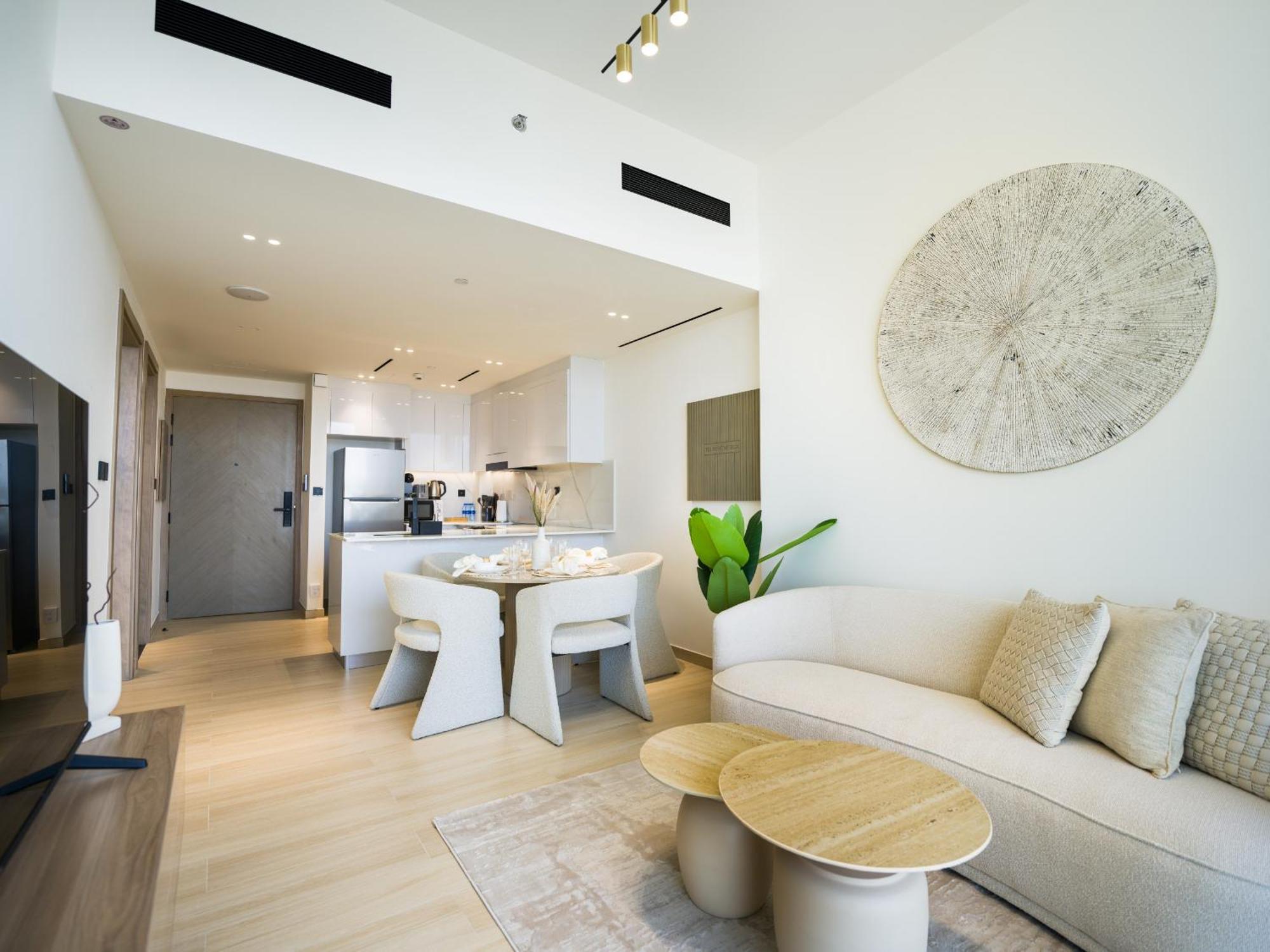 Easygo-serene 1bdr With Terrace Binghatti Corner Jvc Appartement